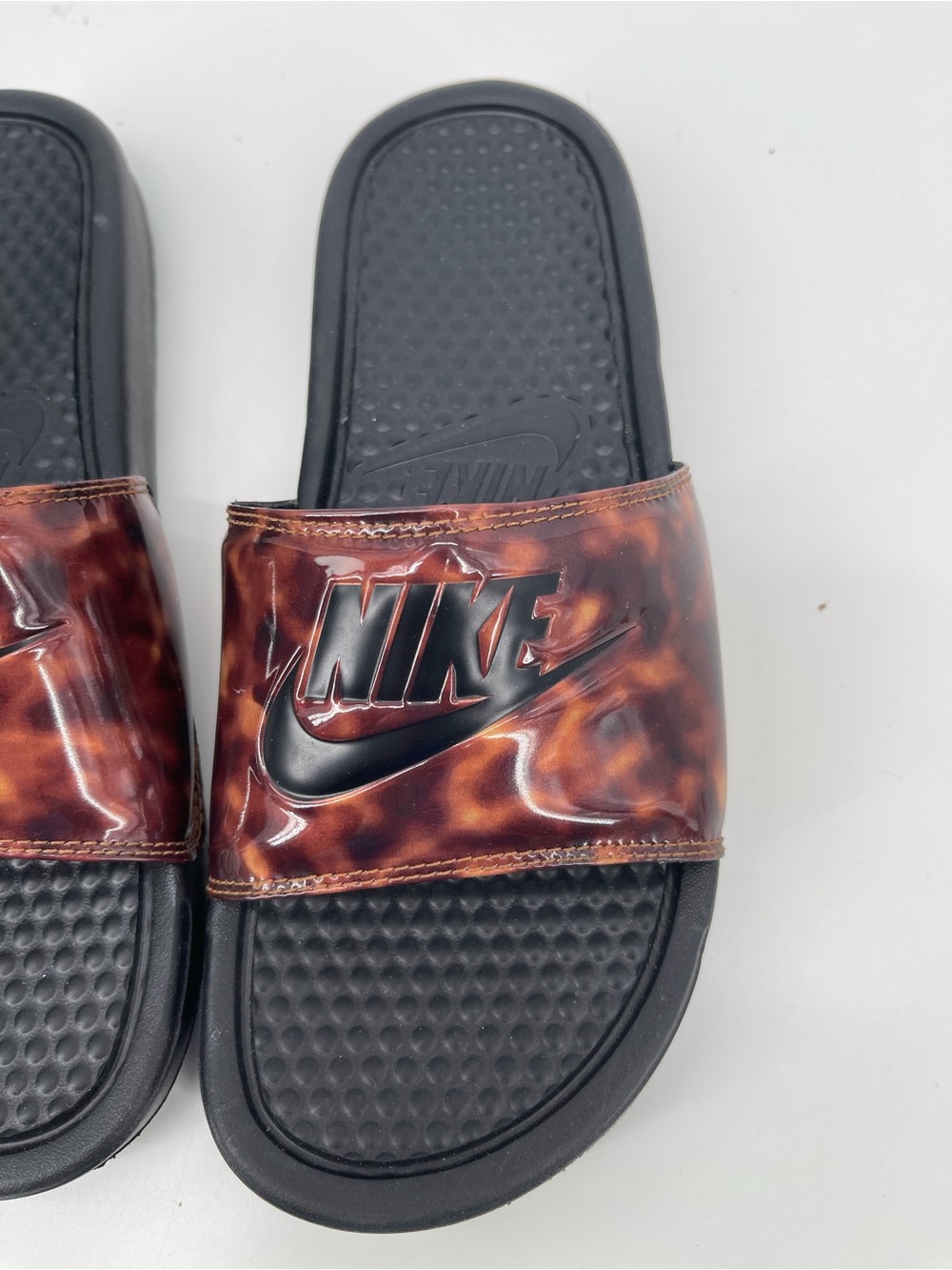 Nike Benassi JDI Print Black with Tortoiseshell Strap - Picture 2 of 6